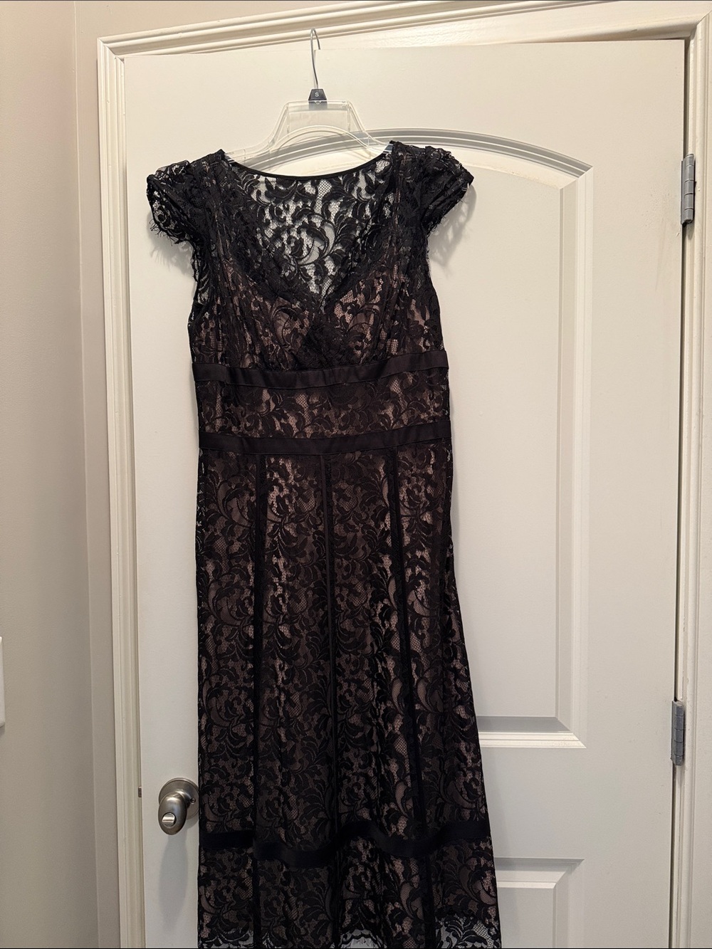 Ann Taylor Loft Black Lace Overlay V-Neck Evening Dress, size 8